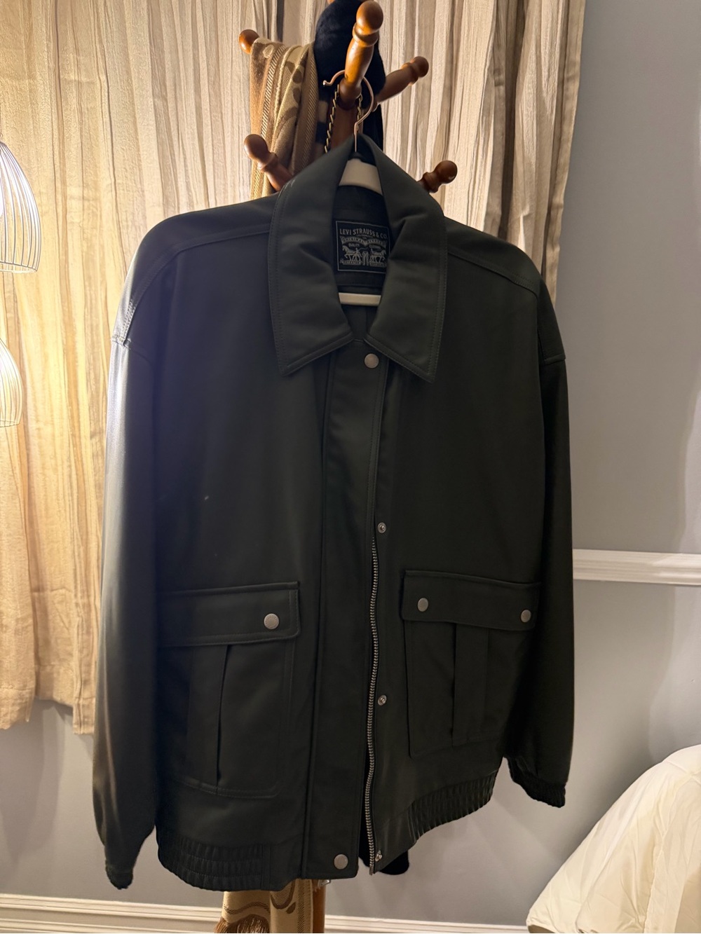 Vegan Leather oversized Bomber dark olive - Levi Strauss size XL unisex like new